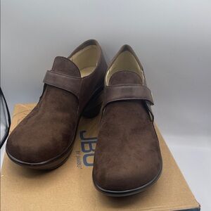 JBU Women’s Brown Clogs